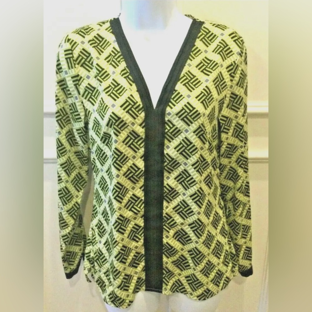 Banana Republic Blouse Size Small Green Black Gray Geometric Print V-neck